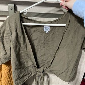 Princess polly tie top can be tied multiple ways